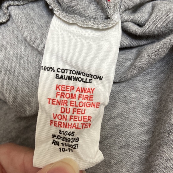 Boy’s Johnnie B - Boden Grey Graphic “Free Hugs” short sleeve t-shirt. Size M - Picture 8 of 9